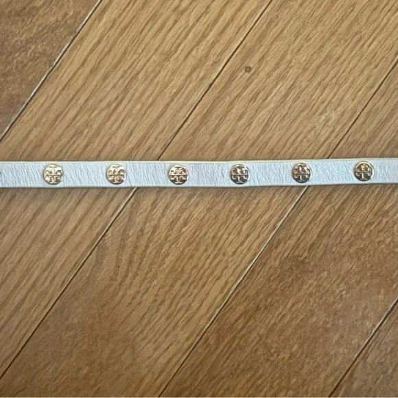 Tory Burch Women’s Double Wrap Logo Studded Leather Bracelet Beige - Picture 3 of 3